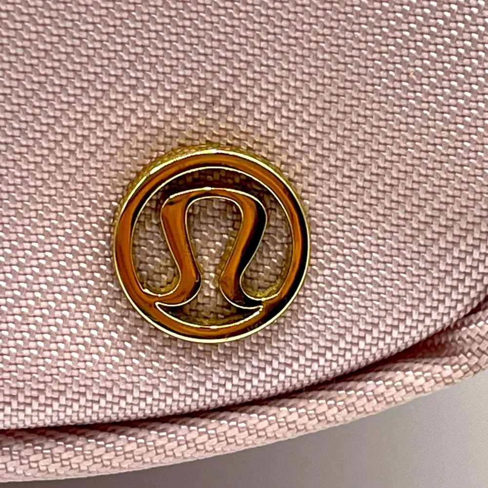 Lululemon All night Festival Bag Vol 5 L in Misty Pink - Picture 7 of 13